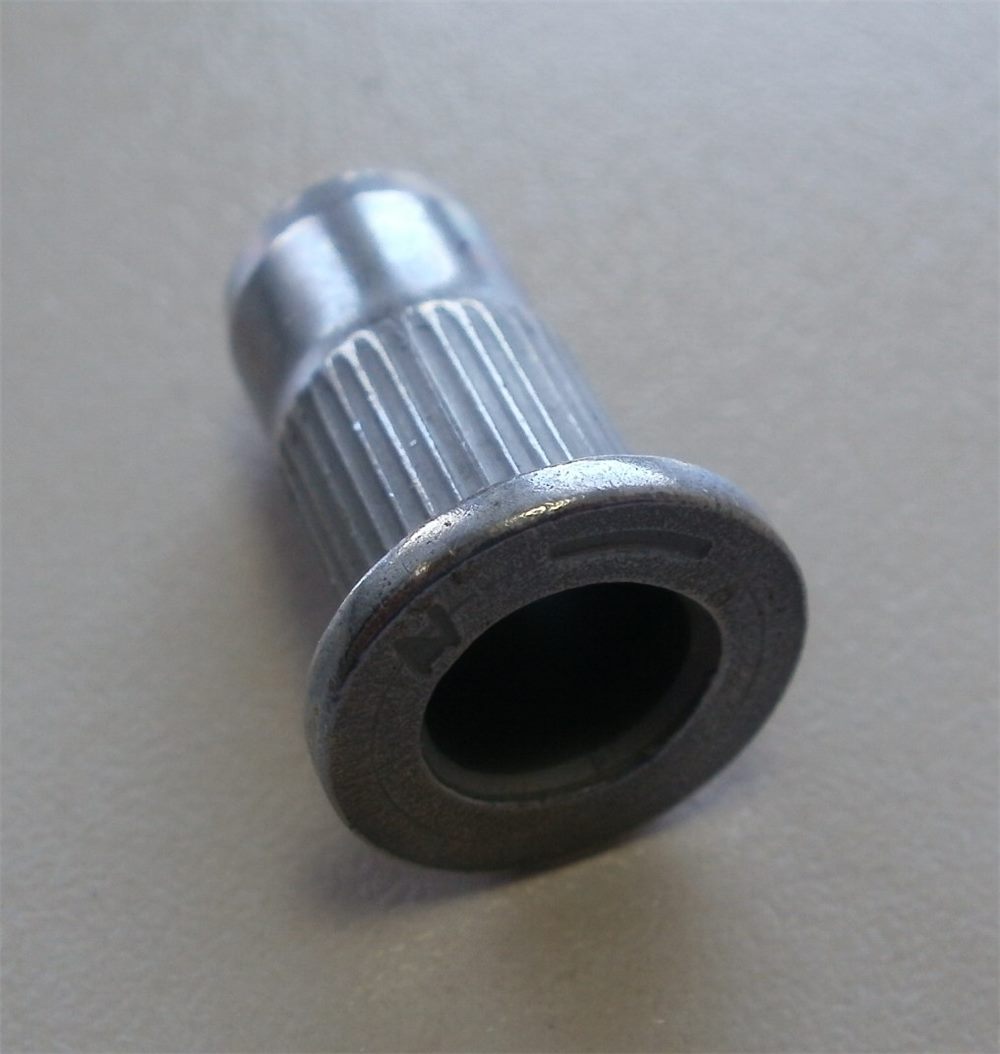 Tán rút (rivet nut)